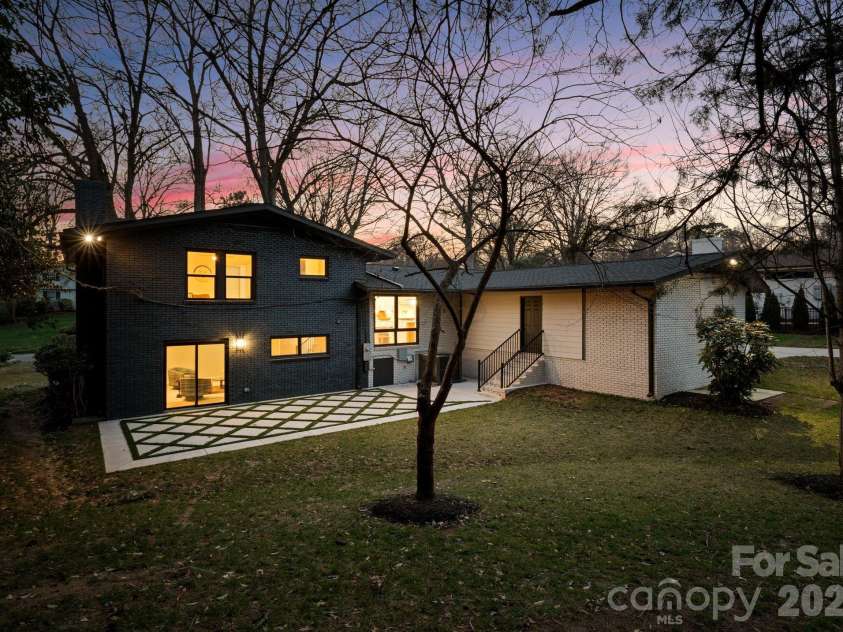 823 Wingrave Drive, Charlotte, NC 28270.  MLS# CAR4351903, YatesRealty ID 29129. 