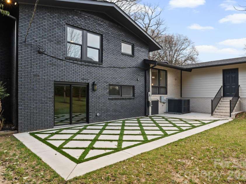 823 Wingrave Drive, Charlotte, NC 28270.  MLS# CAR4351903, YatesRealty ID 29129. 