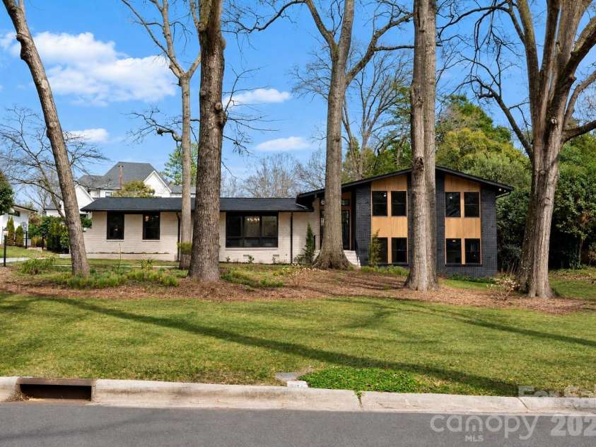 823 Wingrave Drive, Charlotte, NC 28270.  MLS# CAR4351903, YatesRealty ID 29129. 