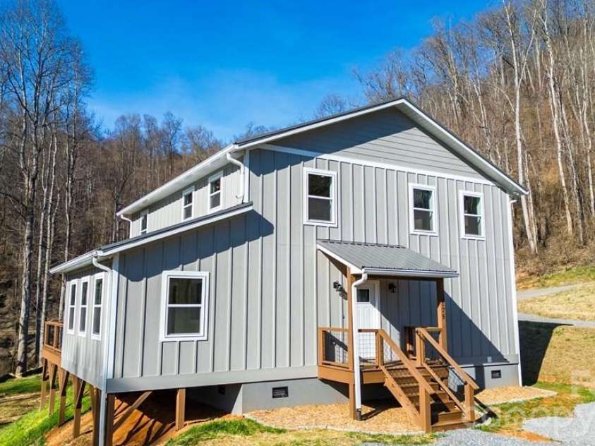 175 Trinity Drive, Sylva, NC 28779.  MLS# CAR4344630, YatesRealty ID 2913. 
