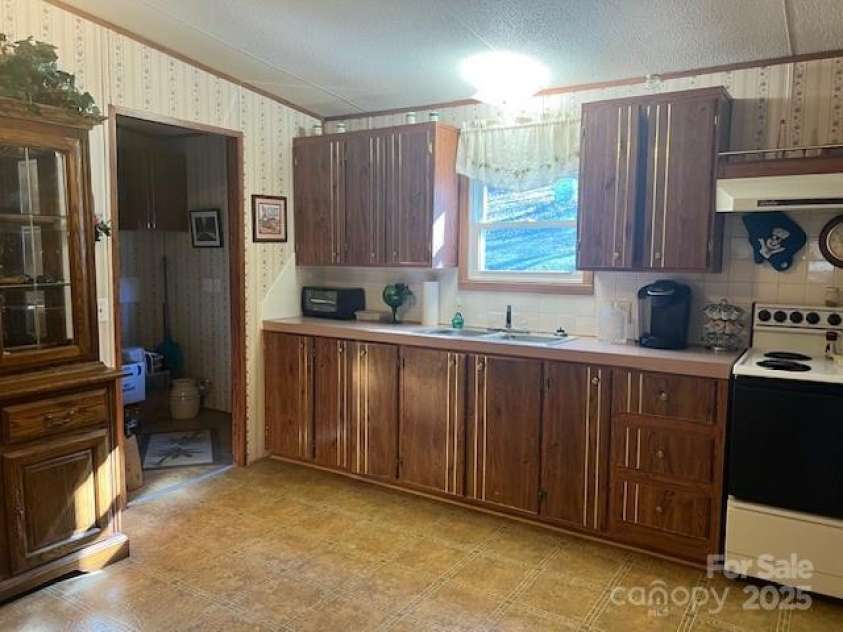 221 Peterson Road, Green Mountain, NC 28740.  MLS# CAR4211767, YatesRealty ID 2913. 