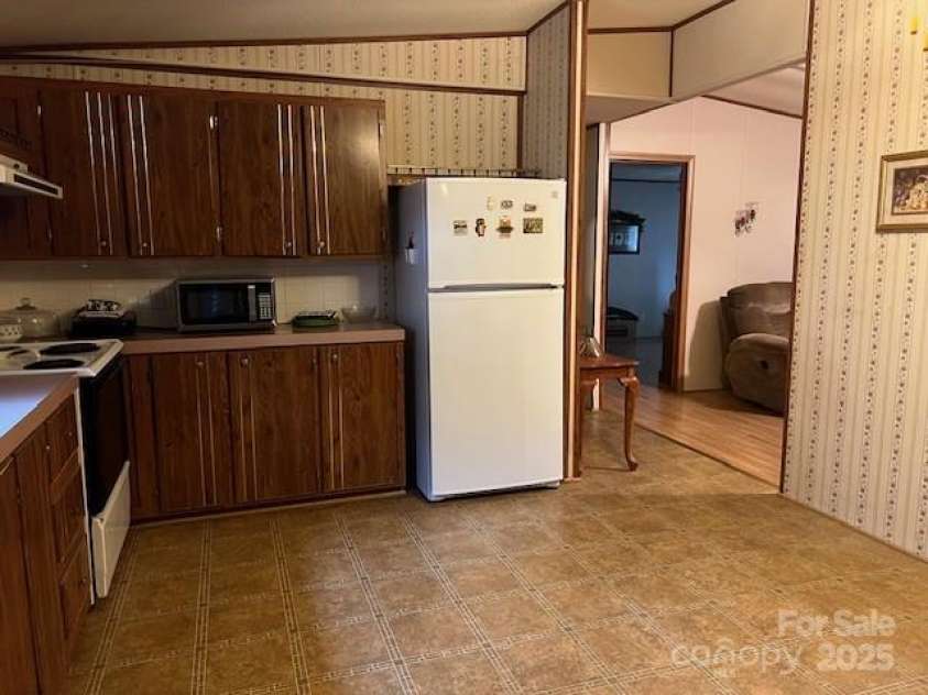 221 Peterson Road, Green Mountain, NC 28740.  MLS# CAR4211767, YatesRealty ID 2913. 