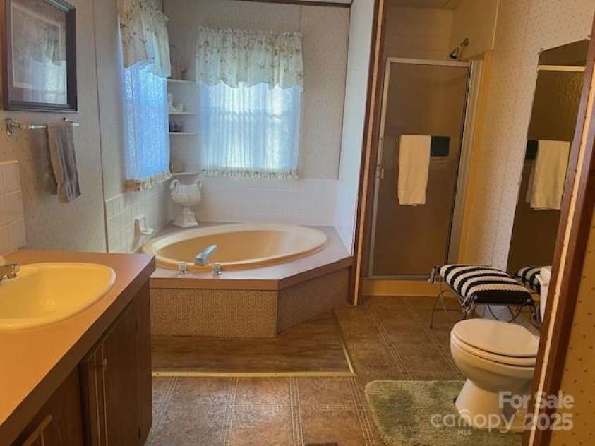 221 Peterson Road, Green Mountain, NC 28740.  MLS# CAR4211767, YatesRealty ID 2913. 
