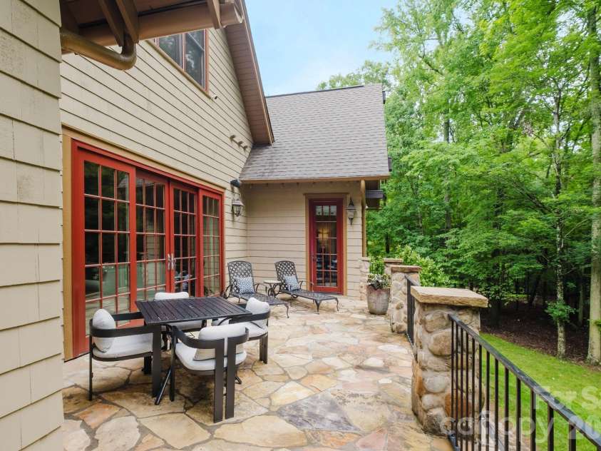 10930 Green Heron Court, Charlotte, NC 28278.  MLS# CAR4419107, YatesRealty ID 29131. 