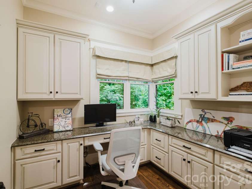 10930 Green Heron Court, Charlotte, NC 28278.  MLS# CAR4419107, YatesRealty ID 29131. 