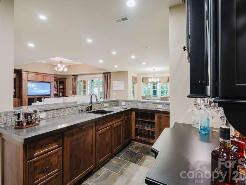 10930 Green Heron Court, Charlotte, NC 28278.  MLS# CAR4419107, YatesRealty ID 29131. 