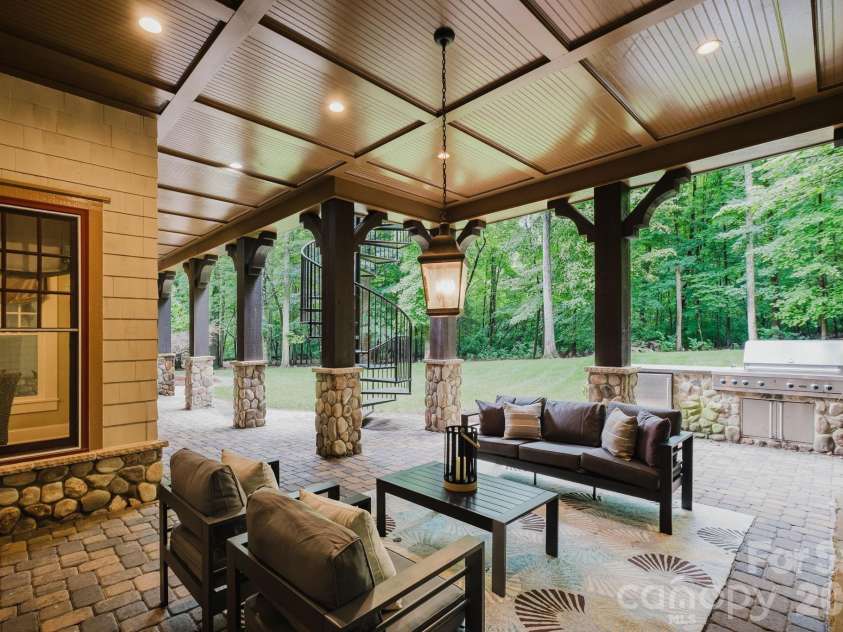 10930 Green Heron Court, Charlotte, NC 28278.  MLS# CAR4419107, YatesRealty ID 29131. 