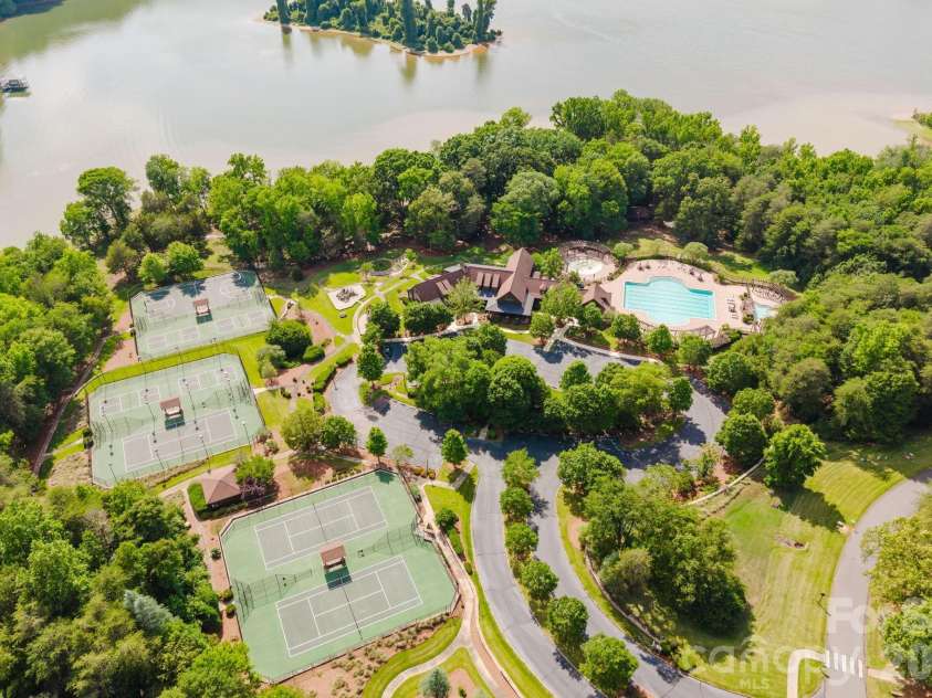 10930 Green Heron Court, Charlotte, NC 28278.  MLS# CAR4419107, YatesRealty ID 29131. 