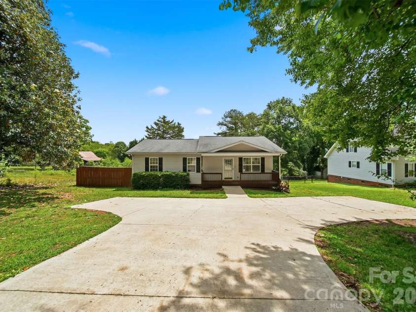 30 Lakeside Avenue, Granite Falls, NC 28630.  MLS# CAR4386956, YatesRealty ID 29132. 
