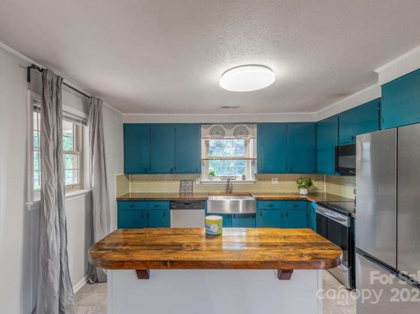 101 Hillsdale Lane, Taylorsville, NC 28681.  MLS# CAR4277637, YatesRealty ID 29135. Kitchen