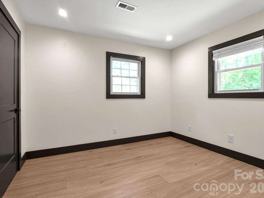 35 Timberview Drive, Arden, NC 28704.  MLS# CAR4373385, YatesRealty ID 29135. A comfortable guest bedroom
