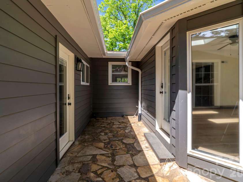 35 Timberview Drive, Arden, NC 28704.  MLS# CAR4373385, YatesRealty ID 29135. Easy access indoor/outdoor