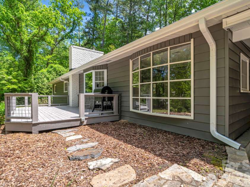35 Timberview Drive, Arden, NC 28704.  MLS# CAR4373385, YatesRealty ID 29135. Easy, convenient access right into the front entry.