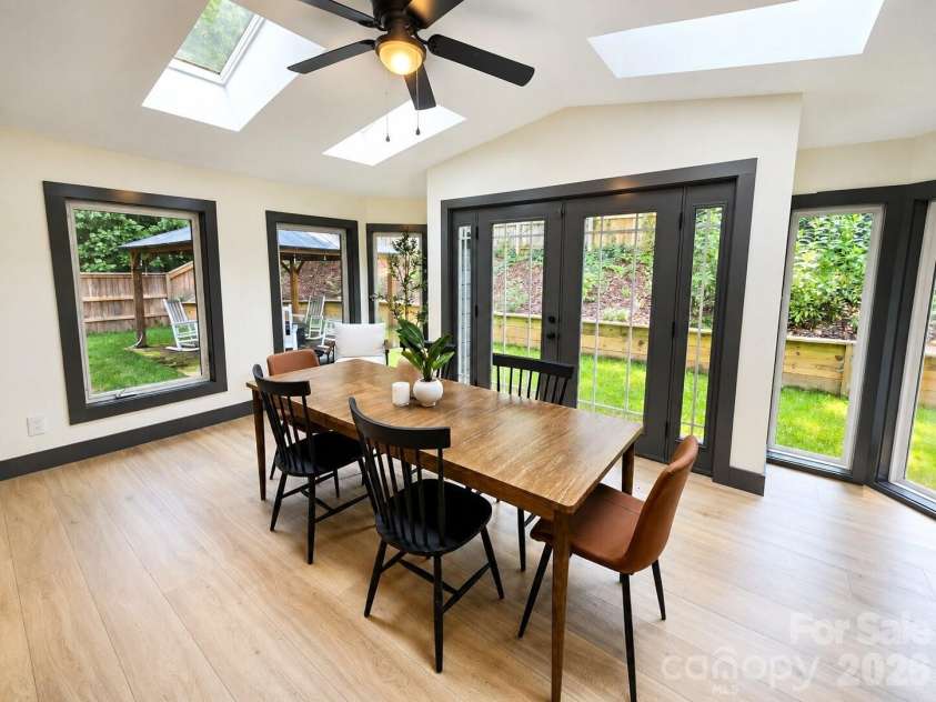 35 Timberview Drive, Arden, NC 28704.  MLS# CAR4373385, YatesRealty ID 29135. Welcoming dining area.