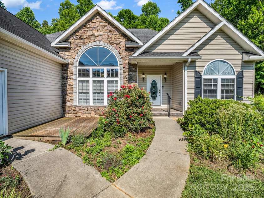 124 Shadow View Drive, Leicester, NC 28748.  MLS# CAR4273794, YatesRealty ID 29136. 