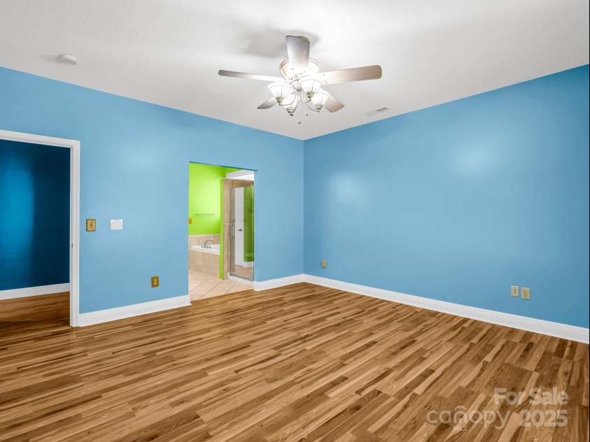 124 Shadow View Drive, Leicester, NC 28748.  MLS# CAR4273794, YatesRealty ID 29136. 