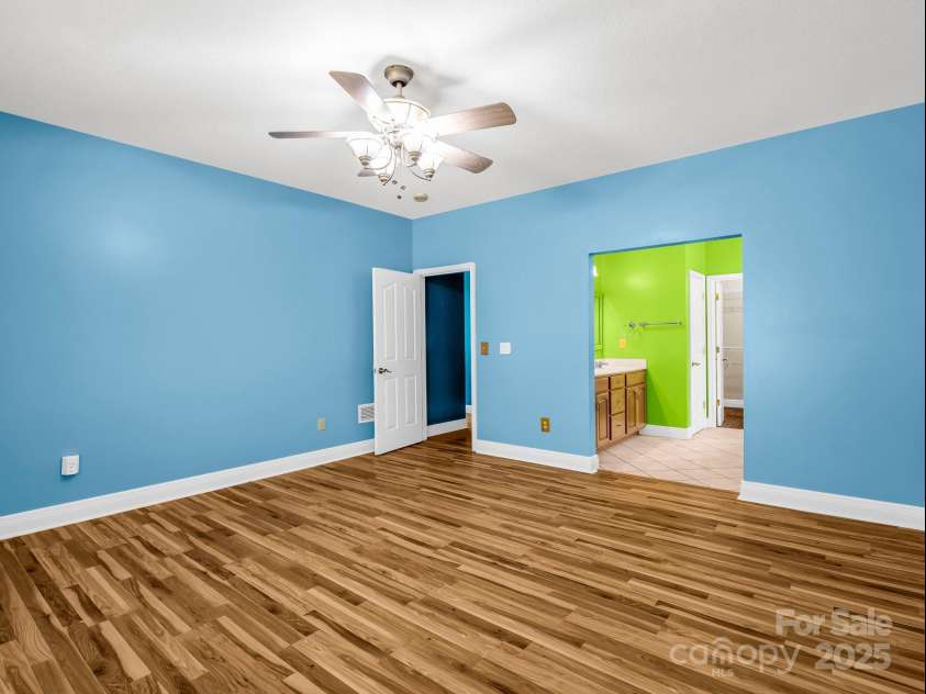 124 Shadow View Drive, Leicester, NC 28748.  MLS# CAR4273794, YatesRealty ID 29136. 