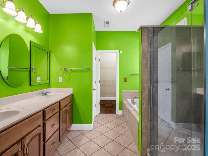 124 Shadow View Drive, Leicester, NC 28748.  MLS# CAR4273794, YatesRealty ID 29136. 