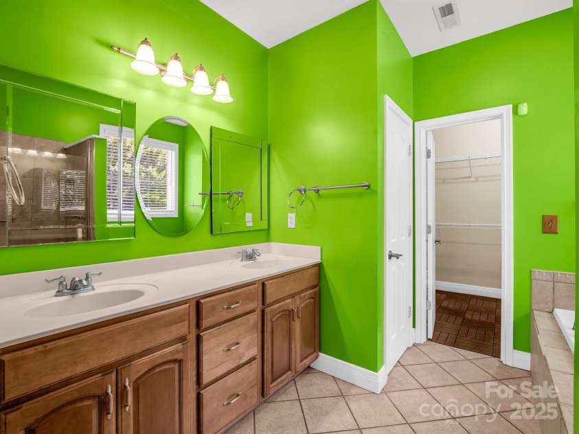 124 Shadow View Drive, Leicester, NC 28748.  MLS# CAR4273794, YatesRealty ID 29136. 