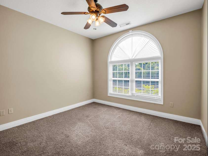 124 Shadow View Drive, Leicester, NC 28748.  MLS# CAR4273794, YatesRealty ID 29136. 