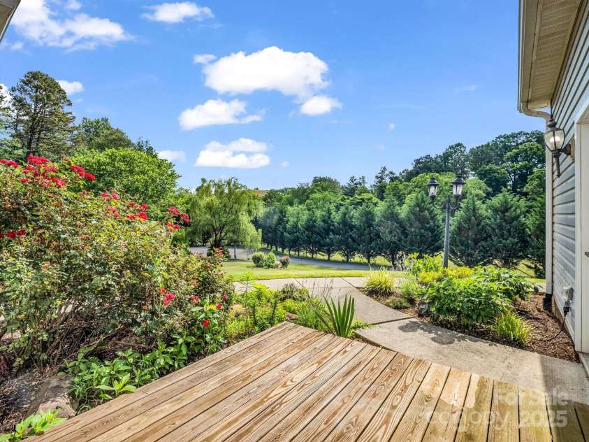 124 Shadow View Drive, Leicester, NC 28748.  MLS# CAR4273794, YatesRealty ID 29136. 