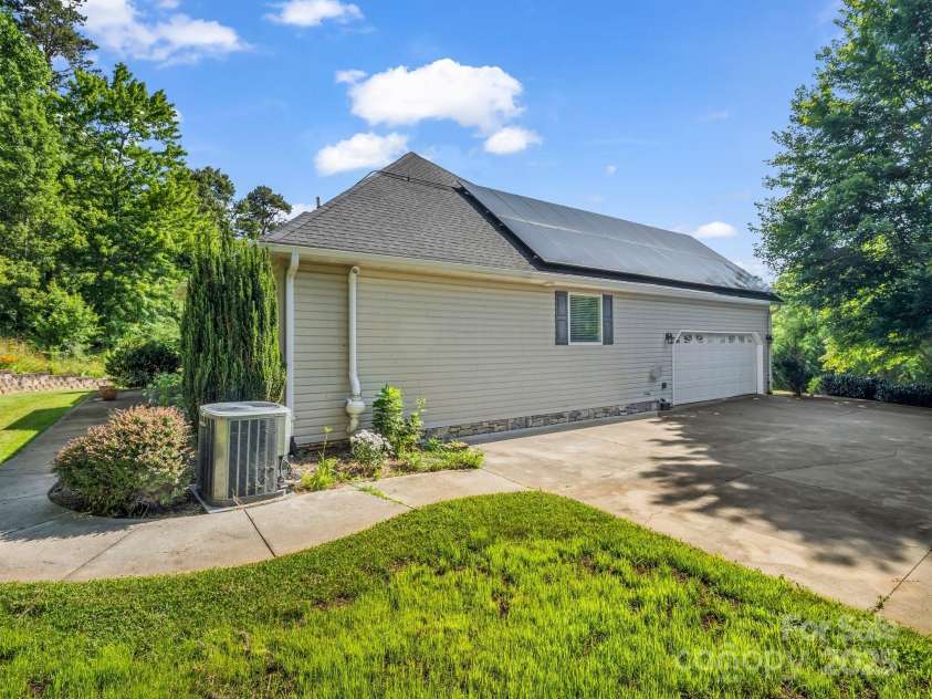 124 Shadow View Drive, Leicester, NC 28748.  MLS# CAR4273794, YatesRealty ID 29136. 