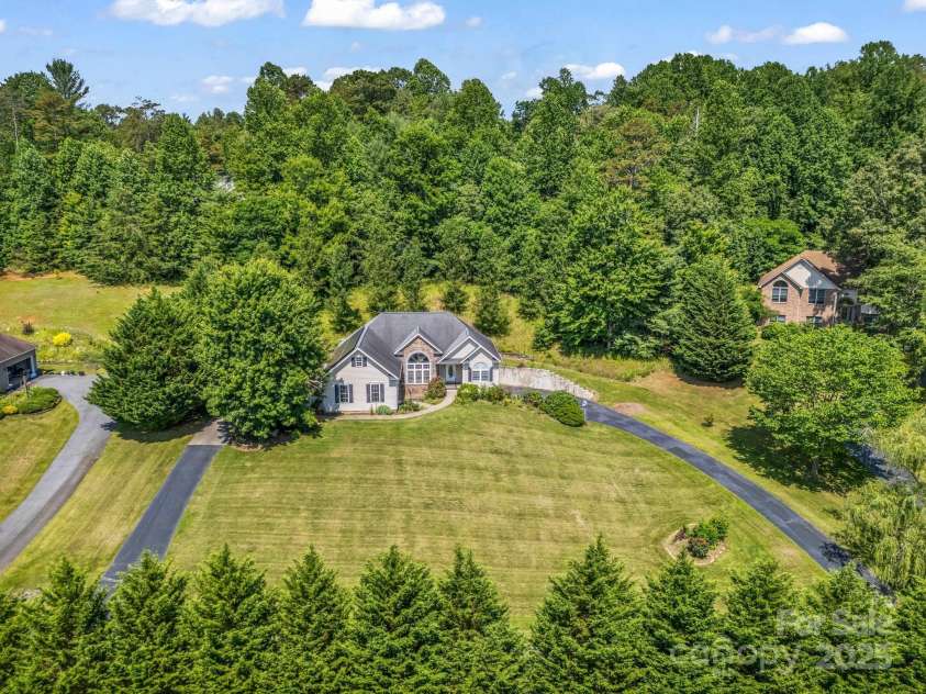 124 Shadow View Drive, Leicester, NC 28748.  MLS# CAR4273794, YatesRealty ID 29136. 
