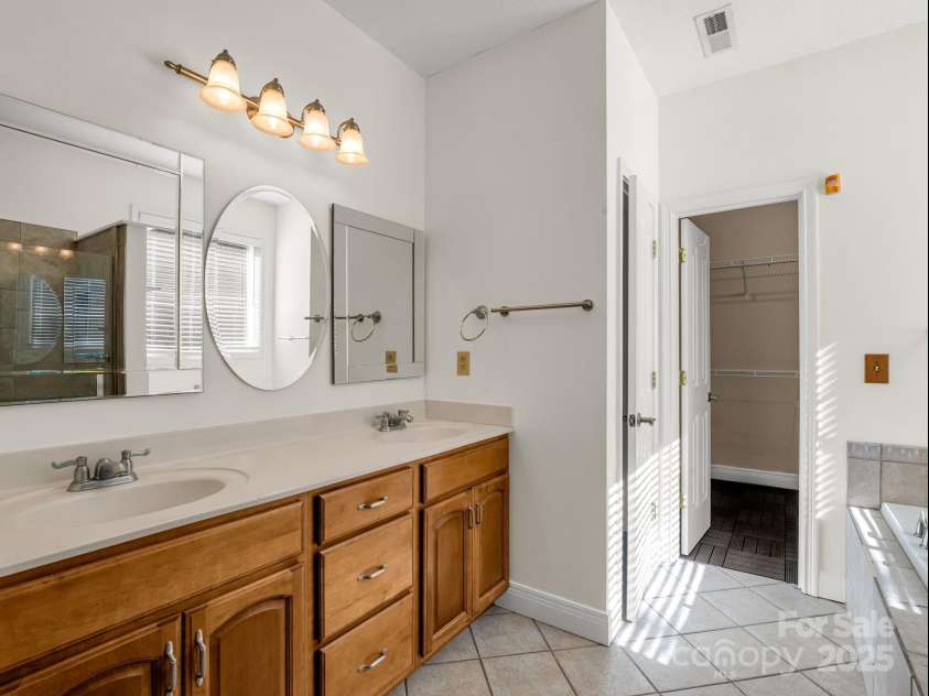 124 Shadow View Drive, Leicester, NC 28748.  MLS# CAR4273794, YatesRealty ID 29136. 