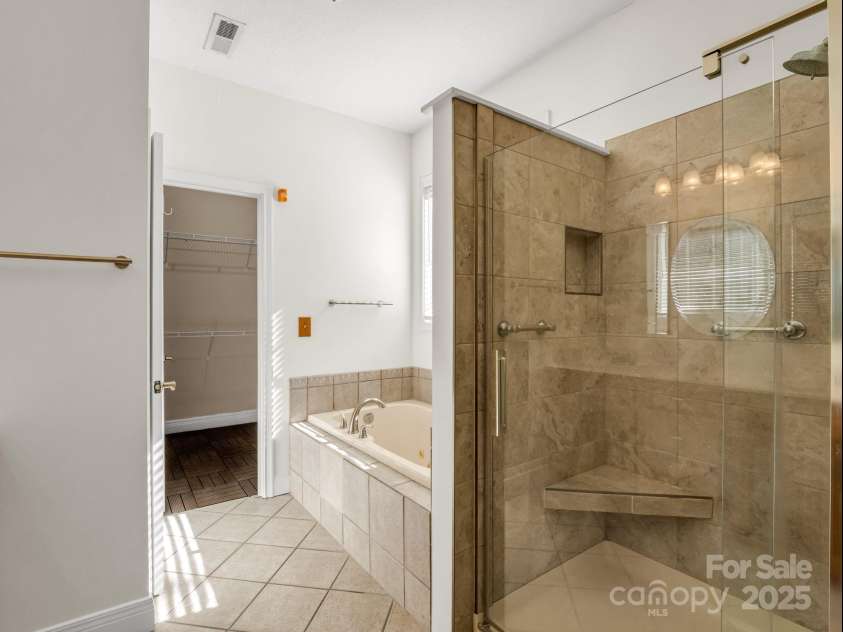 124 Shadow View Drive, Leicester, NC 28748.  MLS# CAR4273794, YatesRealty ID 29136. 