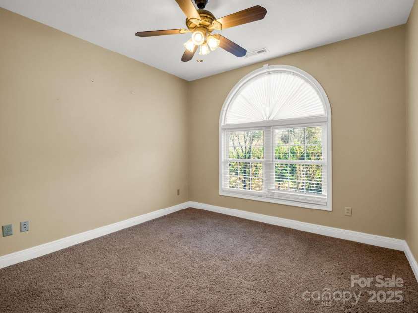 124 Shadow View Drive, Leicester, NC 28748.  MLS# CAR4273794, YatesRealty ID 29136. 