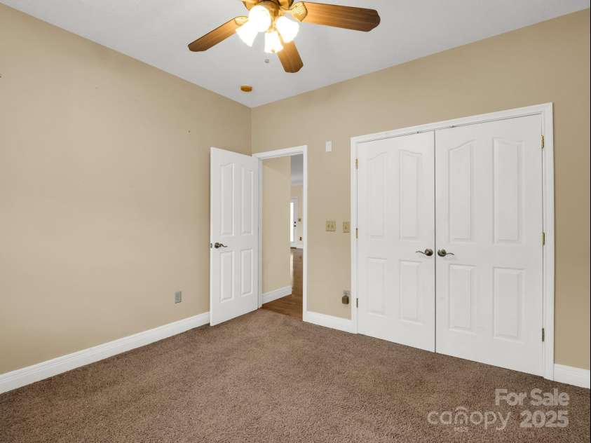 124 Shadow View Drive, Leicester, NC 28748.  MLS# CAR4273794, YatesRealty ID 29136. 