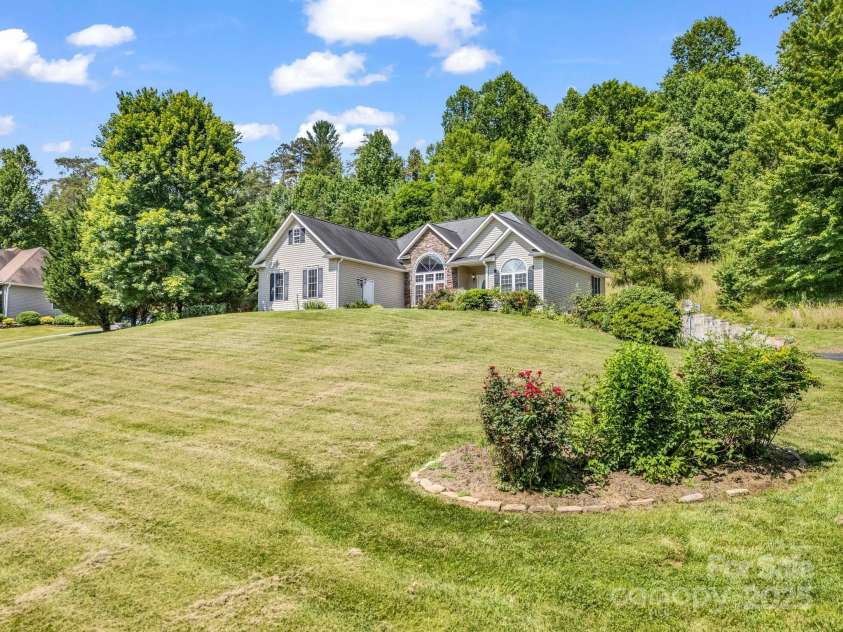 124 Shadow View Drive, Leicester, NC 28748.  MLS# CAR4273794, YatesRealty ID 29136. 