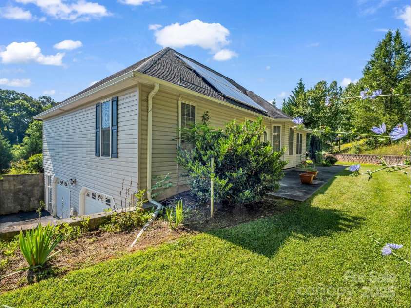 124 Shadow View Drive, Leicester, NC 28748.  MLS# CAR4273794, YatesRealty ID 29136. 