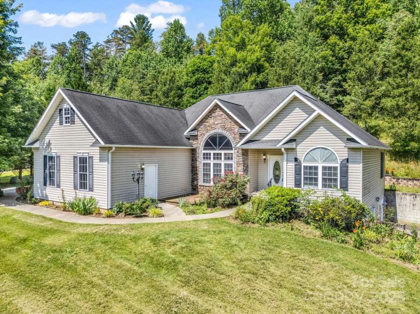 124 Shadow View Drive, Leicester, NC 28748.  MLS# CAR4273794, YatesRealty ID 29136. Beautiful Leicester home on spacious lot with plenty of garage space for storage or a project car!