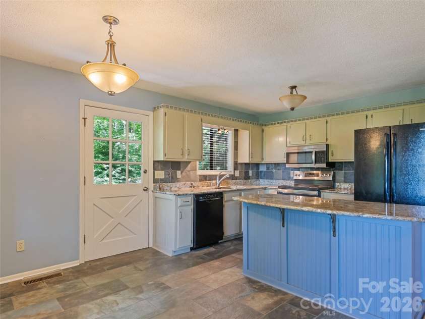 1392 Mount Chalet Road, Canton, NC 28716.  MLS# CAR4331307, YatesRealty ID 29137. 