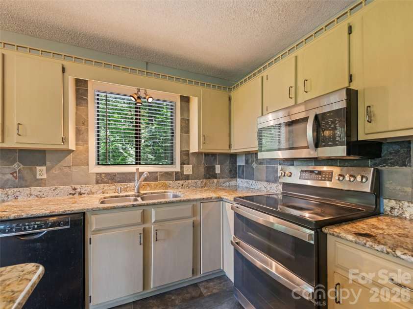 1392 Mount Chalet Road, Canton, NC 28716.  MLS# CAR4331307, YatesRealty ID 29137. 