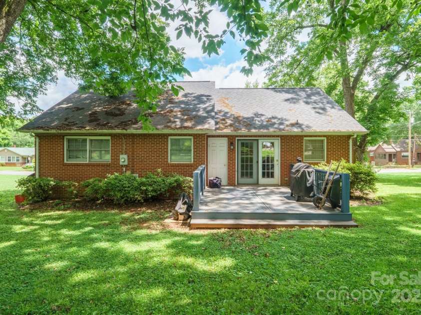 360 Brady Avenue, Newton, NC 28658.  MLS# CAR4270332, YatesRealty ID 29138. 