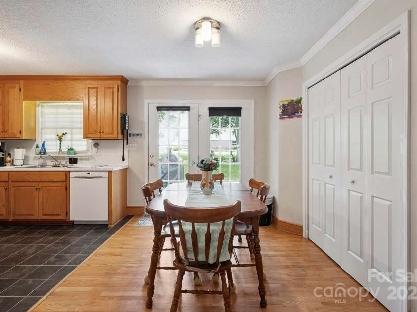 360 Brady Avenue, Newton, NC 28658.  MLS# CAR4270332, YatesRealty ID 29138. 