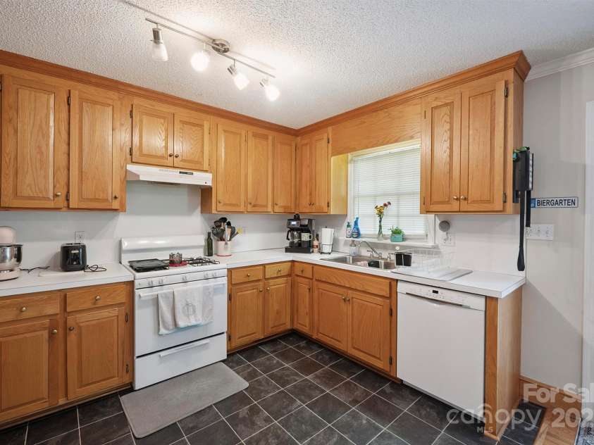 360 Brady Avenue, Newton, NC 28658.  MLS# CAR4270332, YatesRealty ID 29138. 