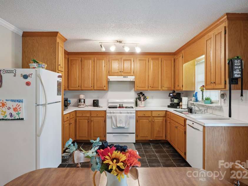 360 Brady Avenue, Newton, NC 28658.  MLS# CAR4270332, YatesRealty ID 29138. 