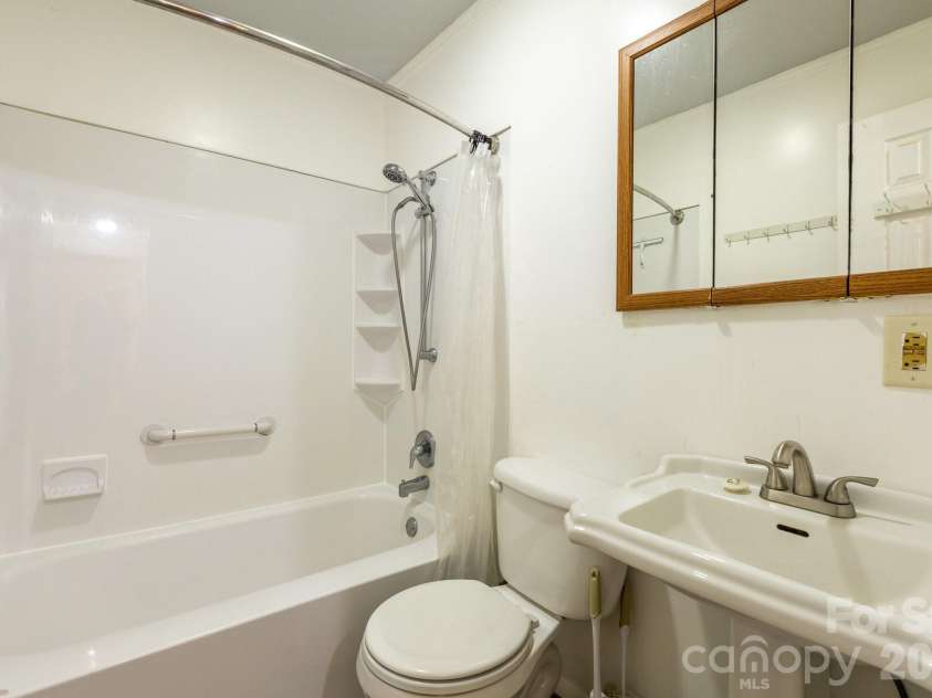 295 Richmond Road, Bakersville, NC 28705.  MLS# CAR4387768, YatesRealty ID 29139. Full bathroom