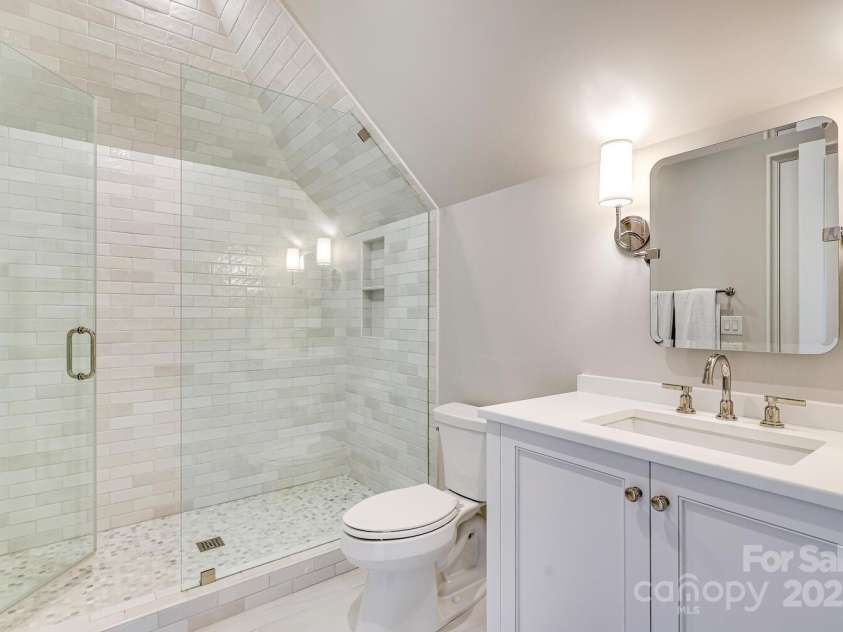 418 Ellsworth Road, Charlotte, NC 28211.  MLS# CAR4276851, YatesRealty ID 29139. Bathroom 5 on third floor, shared with bonus room