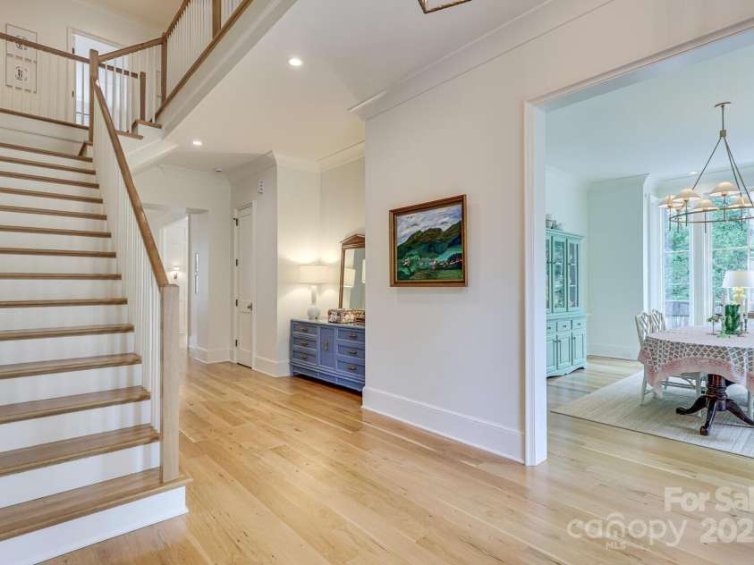 418 Ellsworth Road, Charlotte, NC 28211.  MLS# CAR4276851, YatesRealty ID 29139. Beautiful white oak flooring throughout