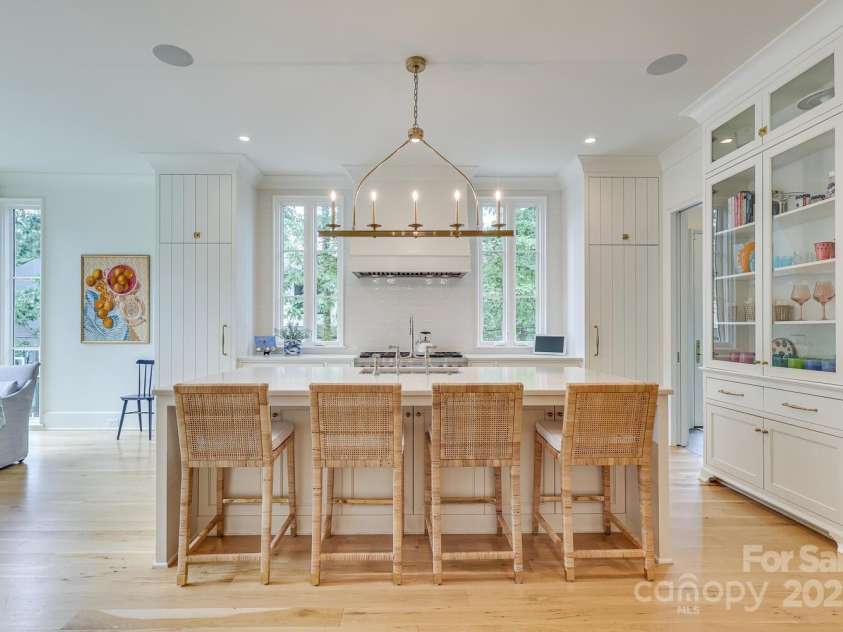 418 Ellsworth Road, Charlotte, NC 28211.  MLS# CAR4276851, YatesRealty ID 29139. Beautifully designed kitchen, built in refrigerator and freezer, custom cabinetry