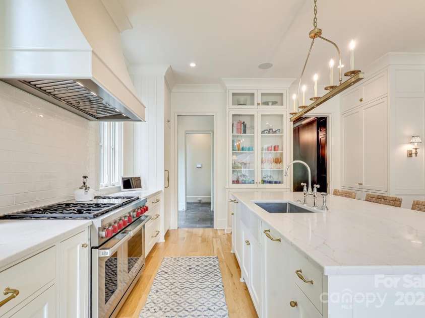 418 Ellsworth Road, Charlotte, NC 28211.  MLS# CAR4276851, YatesRealty ID 29139. Custom cabinetry and storage is plentiful.