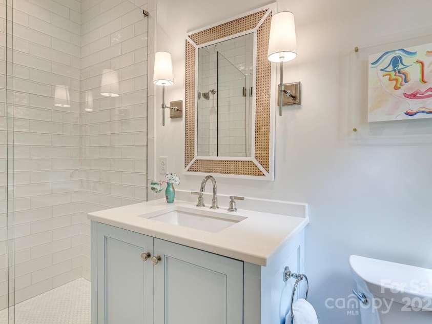 418 Ellsworth Road, Charlotte, NC 28211.  MLS# CAR4276851, YatesRealty ID 29139. Ensuite bathroom for bedroom 3