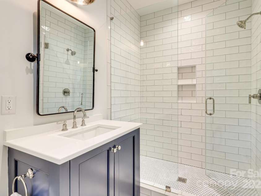 418 Ellsworth Road, Charlotte, NC 28211.  MLS# CAR4276851, YatesRealty ID 29139. Ensuite bathroom for bedroom 4