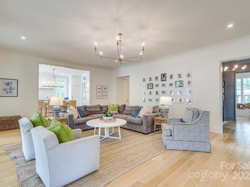 418 Ellsworth Road, Charlotte, NC 28211.  MLS# CAR4276851, YatesRealty ID 29139. Family room