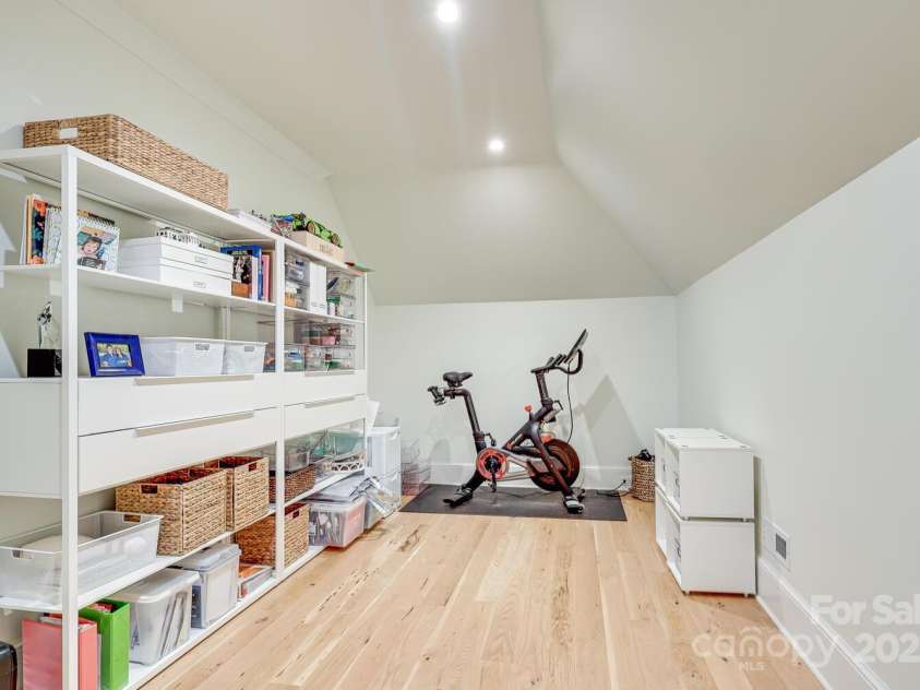 418 Ellsworth Road, Charlotte, NC 28211.  MLS# CAR4276851, YatesRealty ID 29139. Flex space on third floor