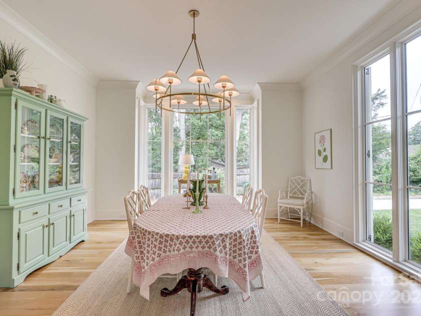 418 Ellsworth Road, Charlotte, NC 28211.  MLS# CAR4276851, YatesRealty ID 29139. Gracious dining room with bay window and floor to ceiling windows